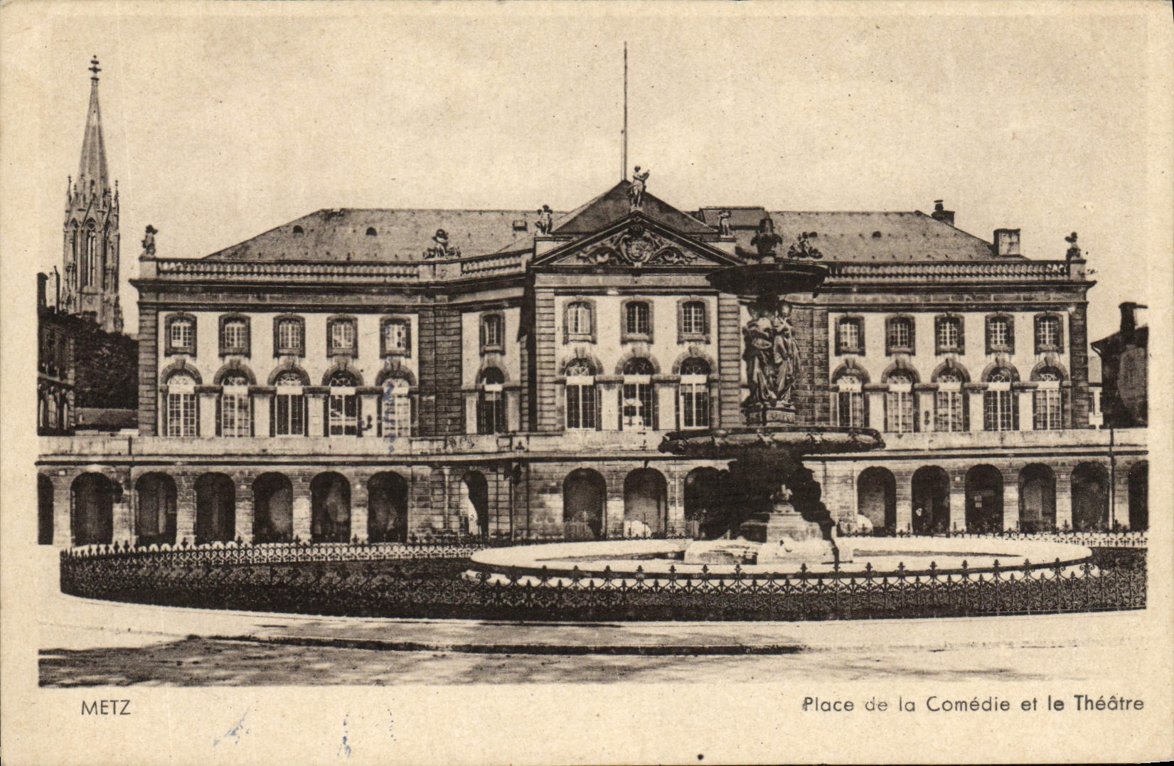 Metz — Place de la Comédie et le Théâtre — Carte postale