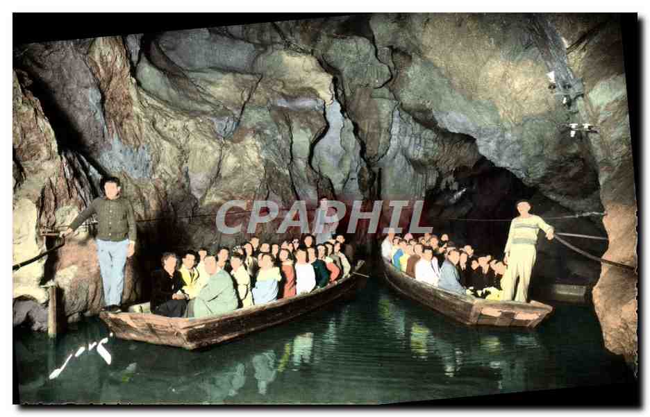 CPM Les Grottes De Betharram En Barque Sur La Riviere Souterraine