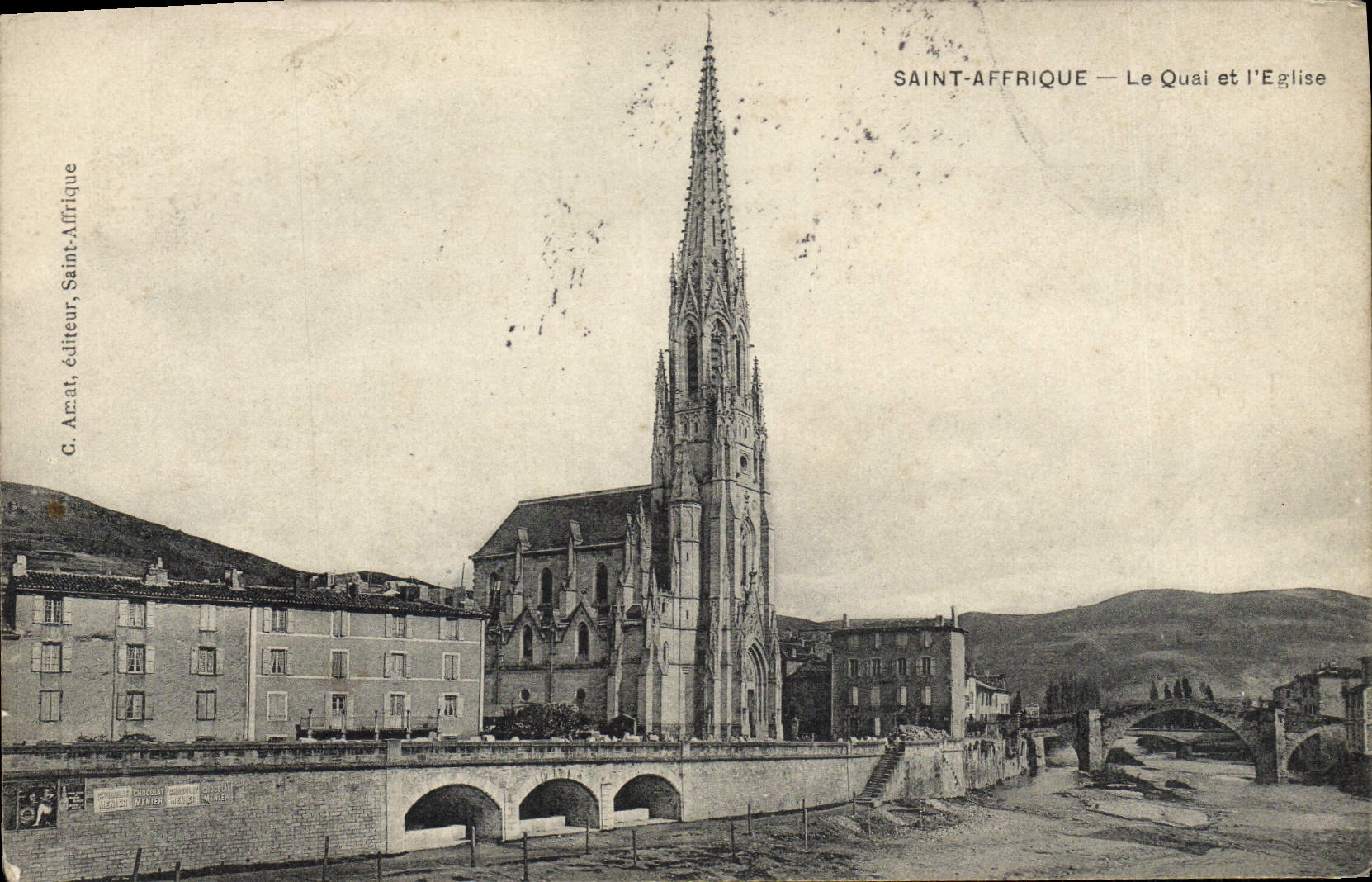 CPA Saint Affrique Le Quai Et l'Eglise