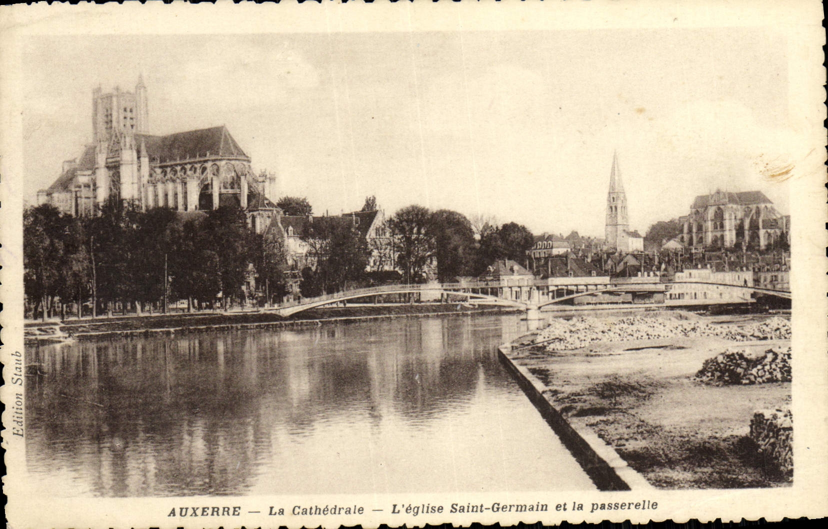 Auxerre — La Cathédrale — L'église Saint-Germain et la passerelle — Édition Staub
