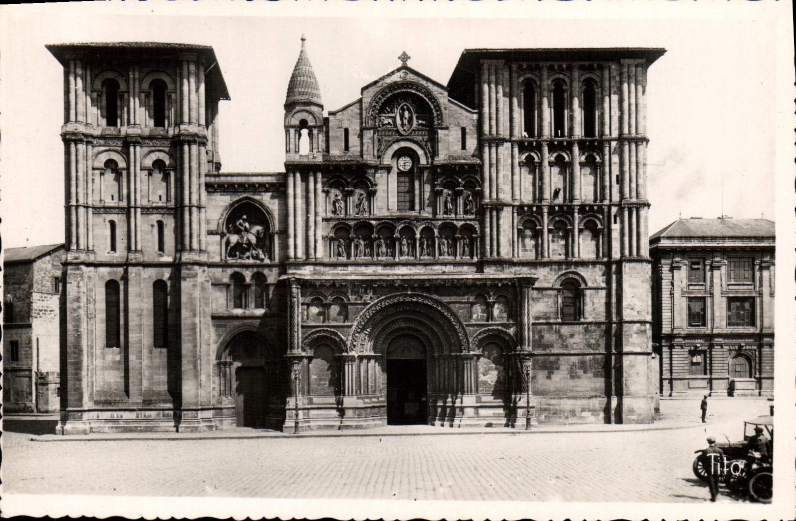 CPM Bordeaux L'Eglise Sainte Croix