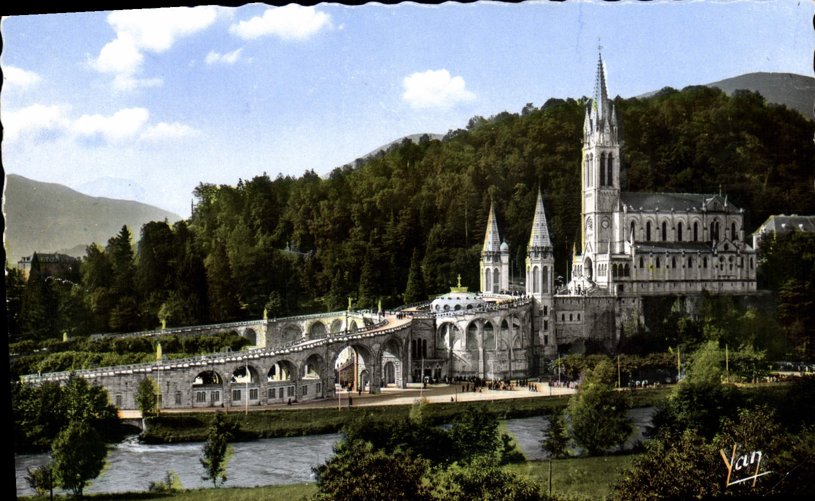 CPM Lourdes La Basilique Et Le Calvaire