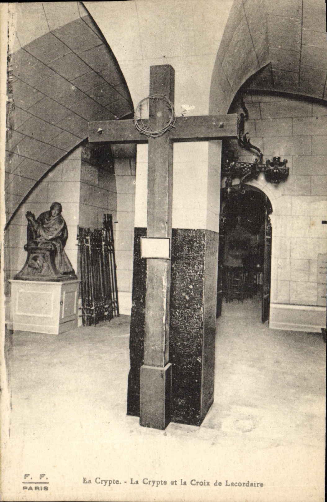 CPA La Crypte La Crypte At La Croix De Lacordaire