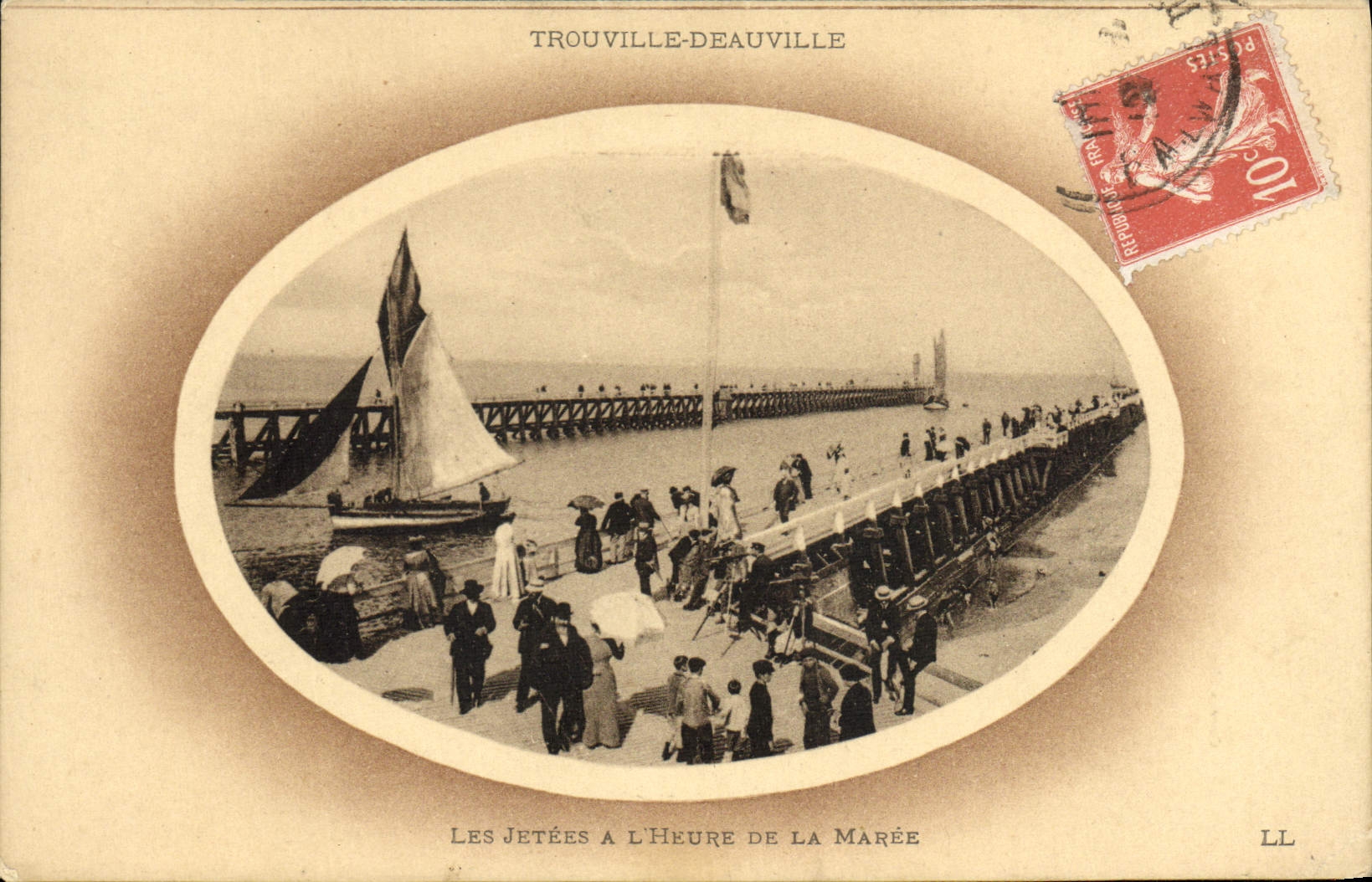 CPA Trouville Deauville Les Jetees A L Heure De La Maree