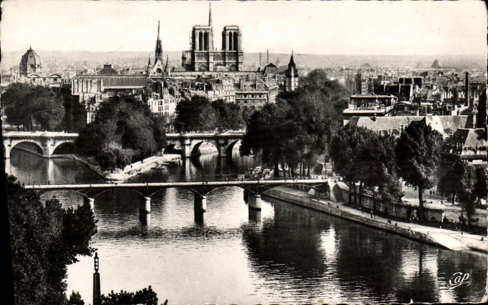 Paris - Vue générale de la Cité — Réal-Photo, n°1051