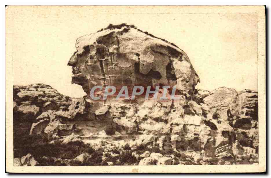 Les Baux (B.-du-Rh.) — Rocher monolithe à l'entrée du Val d'Enter — J. GEORGE