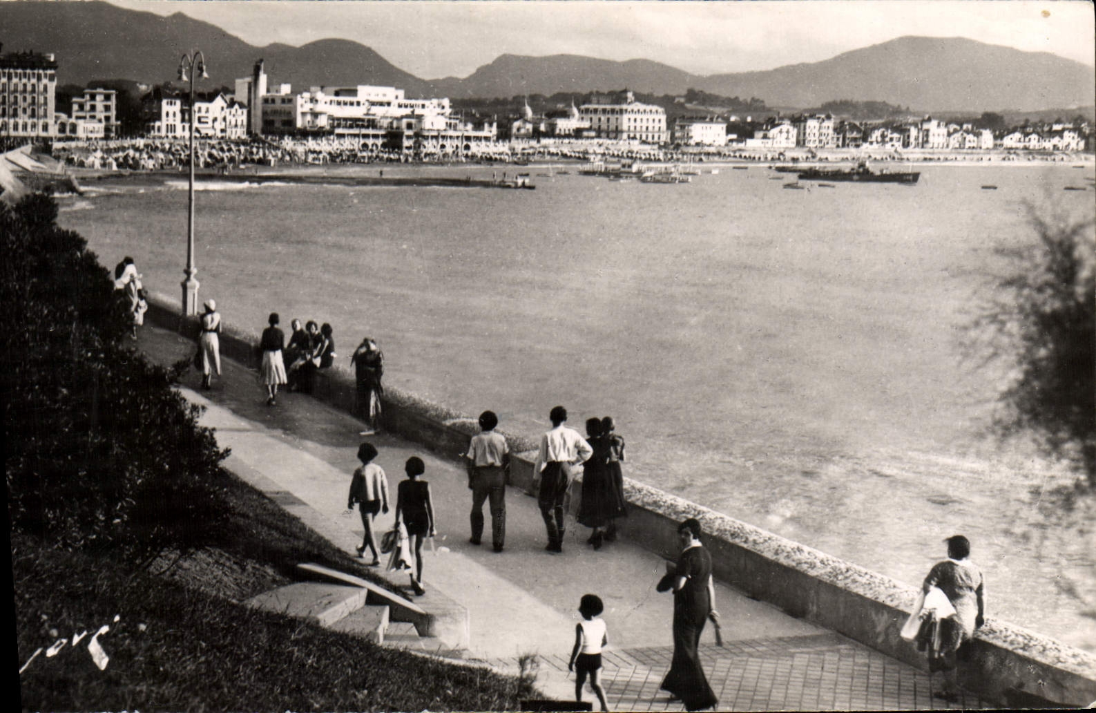 Saint-Jean-de-Luz — vue de la plage et du port — Éditions JOVÉ, n° 230 bis - Anverso