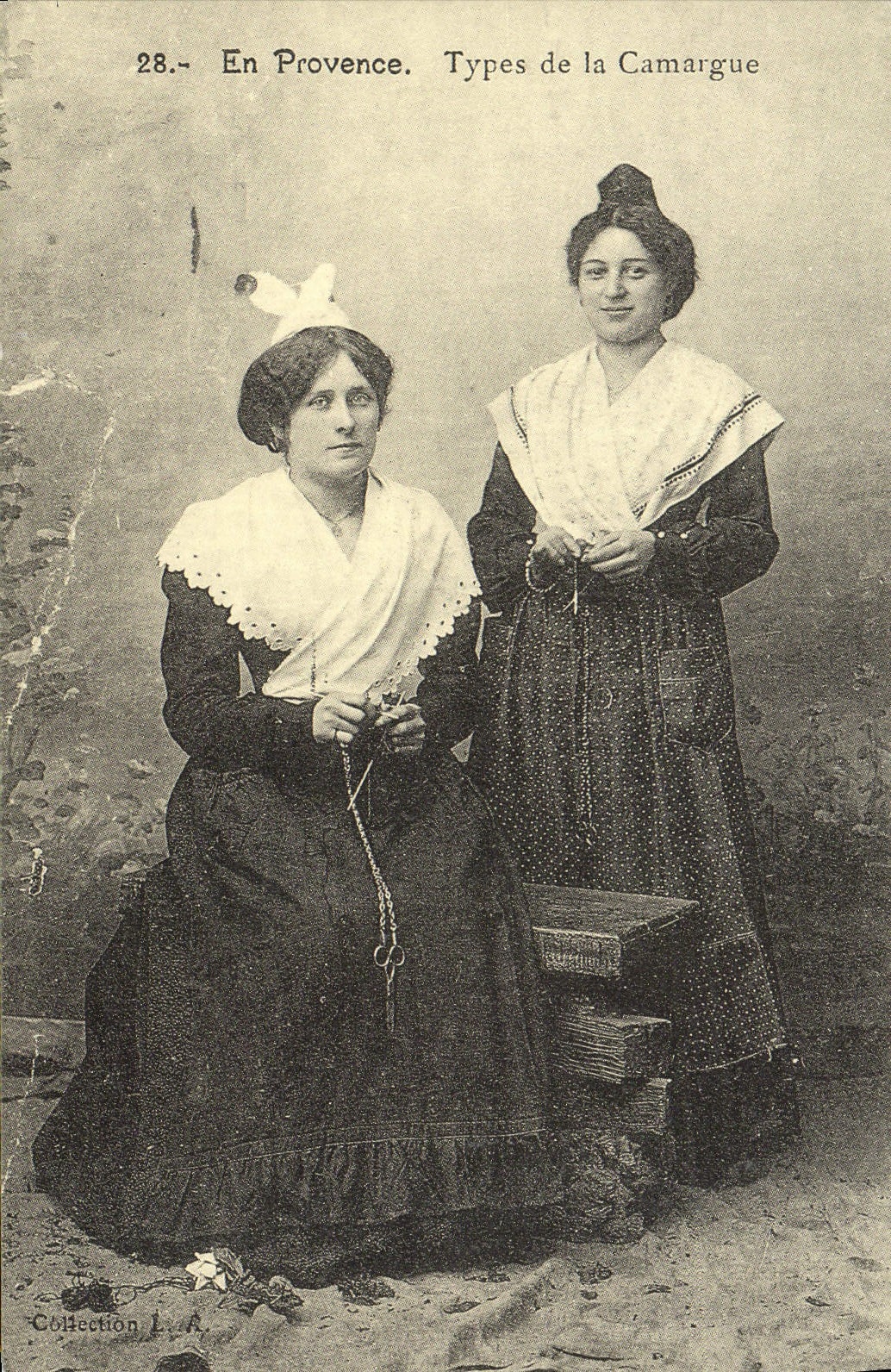 REPRO En Provence Types De La Camargue Folklore Femmes