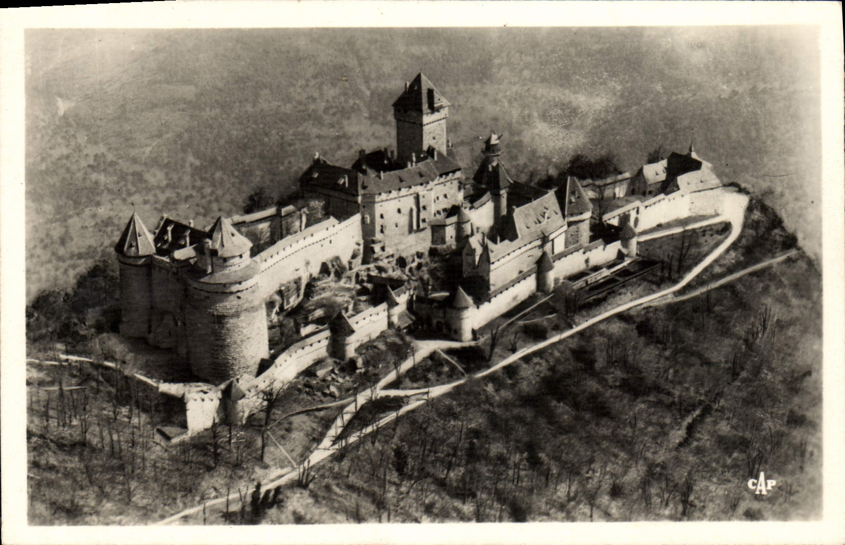 Château de Haut-Koenigsbourg — vue prise à vol d'oiseau — CAP