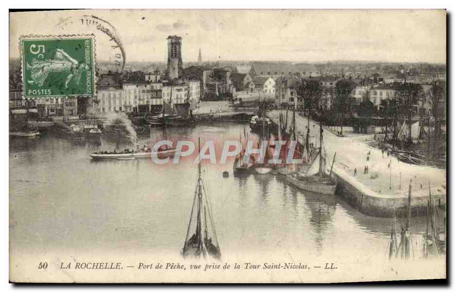 CPA La Rochelle Port Peche Vue Prise de la Tour Saint Nicolas Bateaux