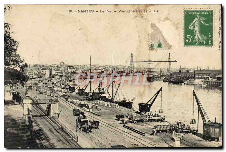 CPA Nantes Le Port Vue Generale des Quais Bateaux
