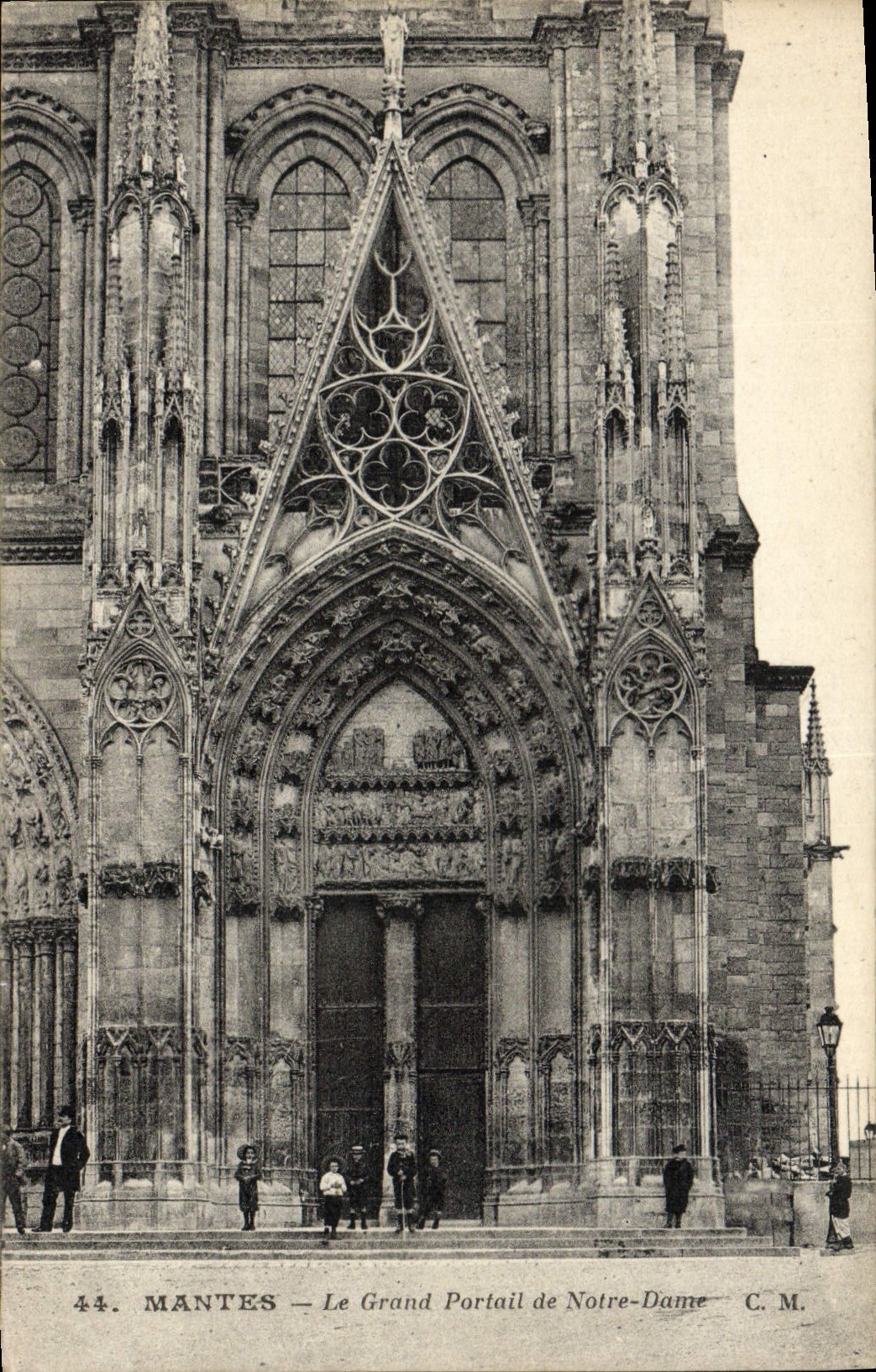CPA Mantes Le Grand Portail de Notre Dame