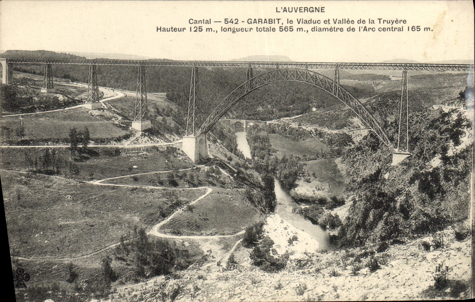 CPA L'Auvergne Cantal Garabit Le viaduc et la vallee de la Truyere