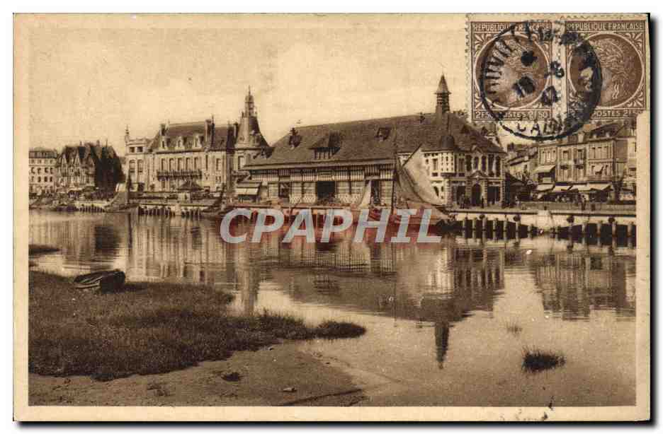 CPA Trouville Reine des Plages La poissonnerie 