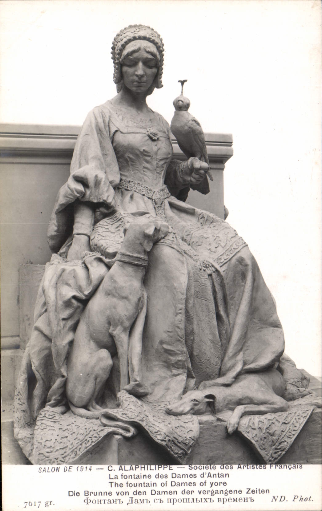 CPA Salon De 1914 Alaphilippe La Fontaine Des Dames d'Antan Chien Rapace Oiseau Faucon