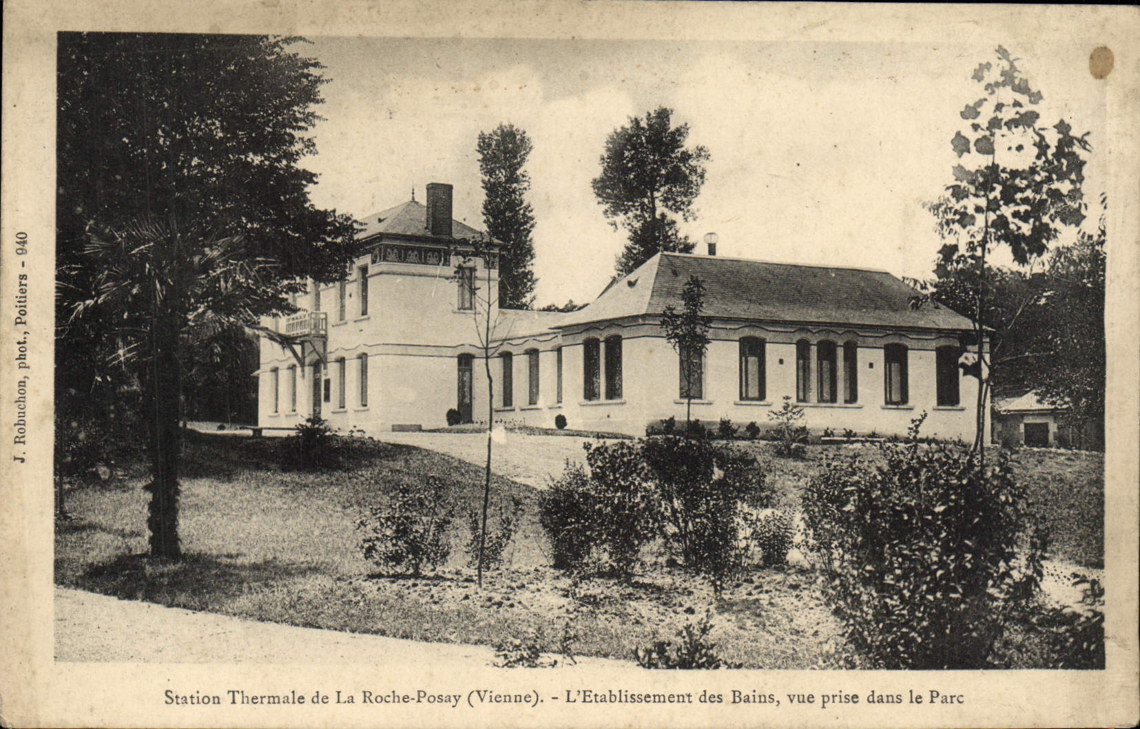 Station Thermale de La Roche-Posay (Vienne) — L'Établissement des Bains, vue prise dans le Parc — J. Rohnechon, phot., Poitiers - 940
