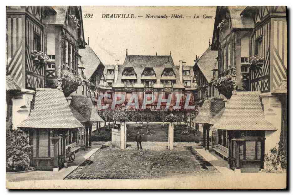 Deauville — Normandy-Hôtel — La Cour