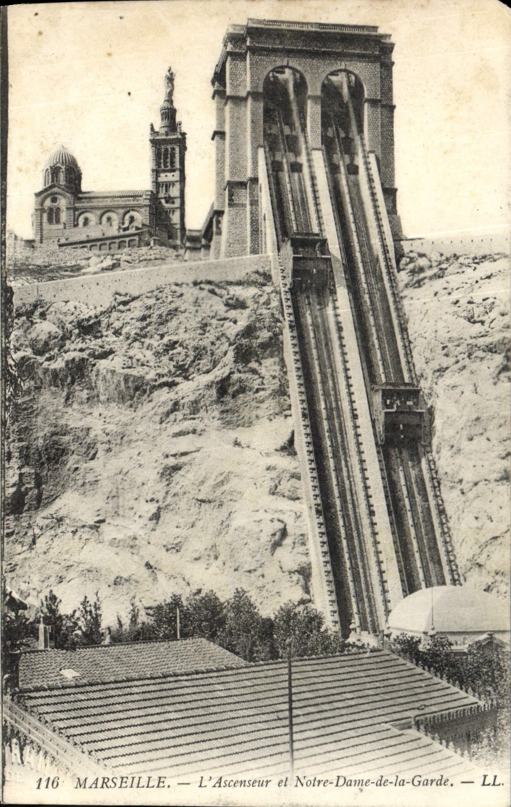 CPA Marseille L'Ascenseur Et Notre Dame De La Garde