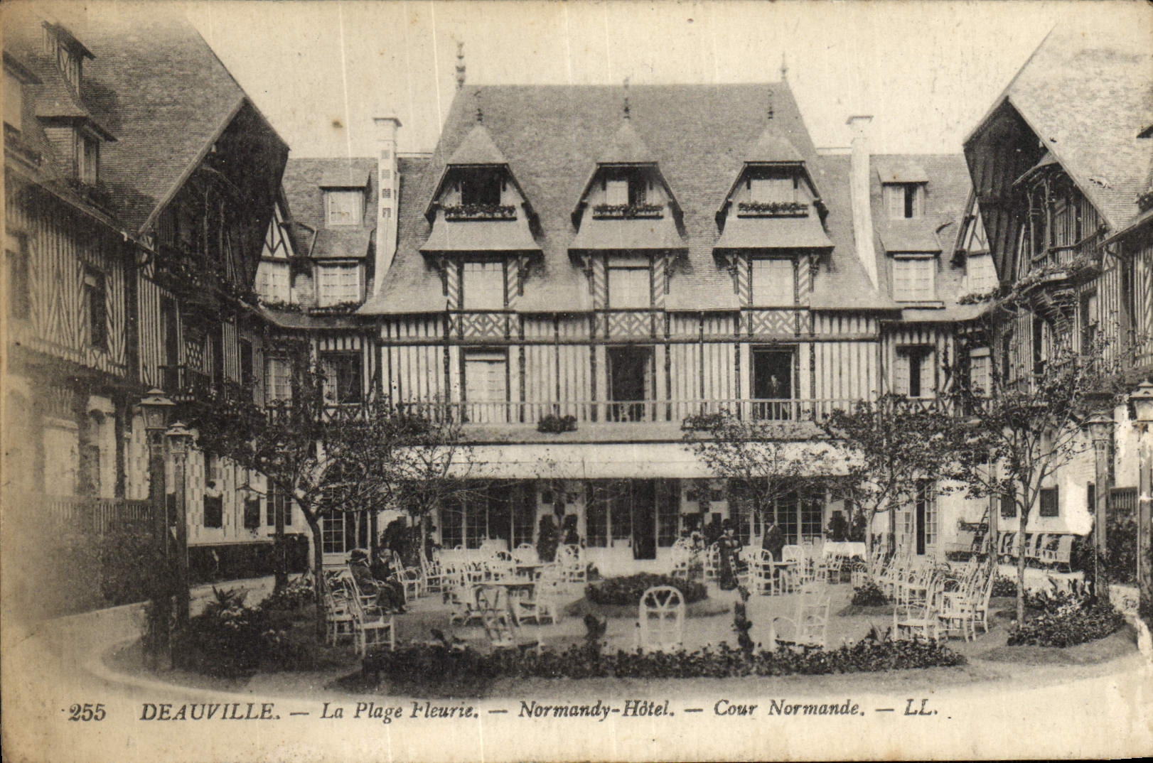 Deauville — La Plage Fleurie — Normandy-Hôtel — Cour Normande — LL — n°255