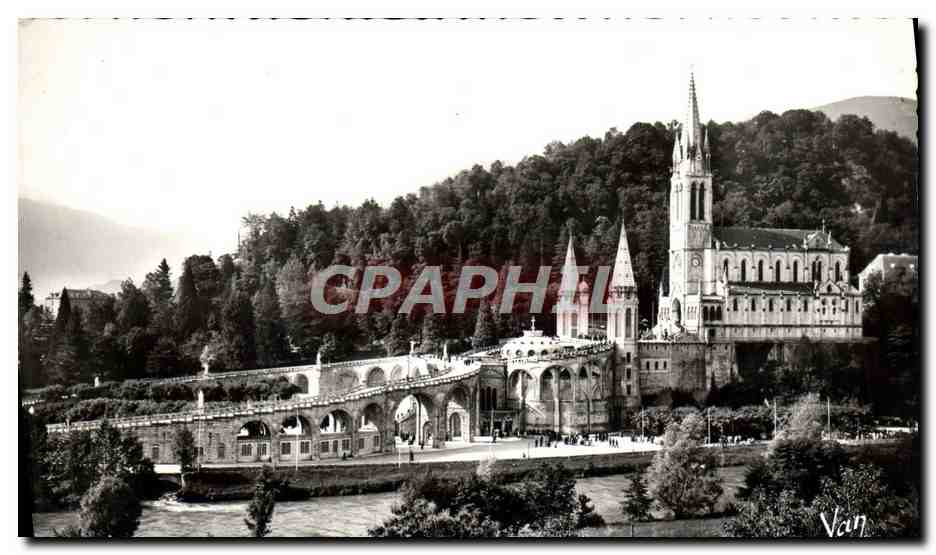 CPA Lourdes La Basilique Et Le Calvaire
