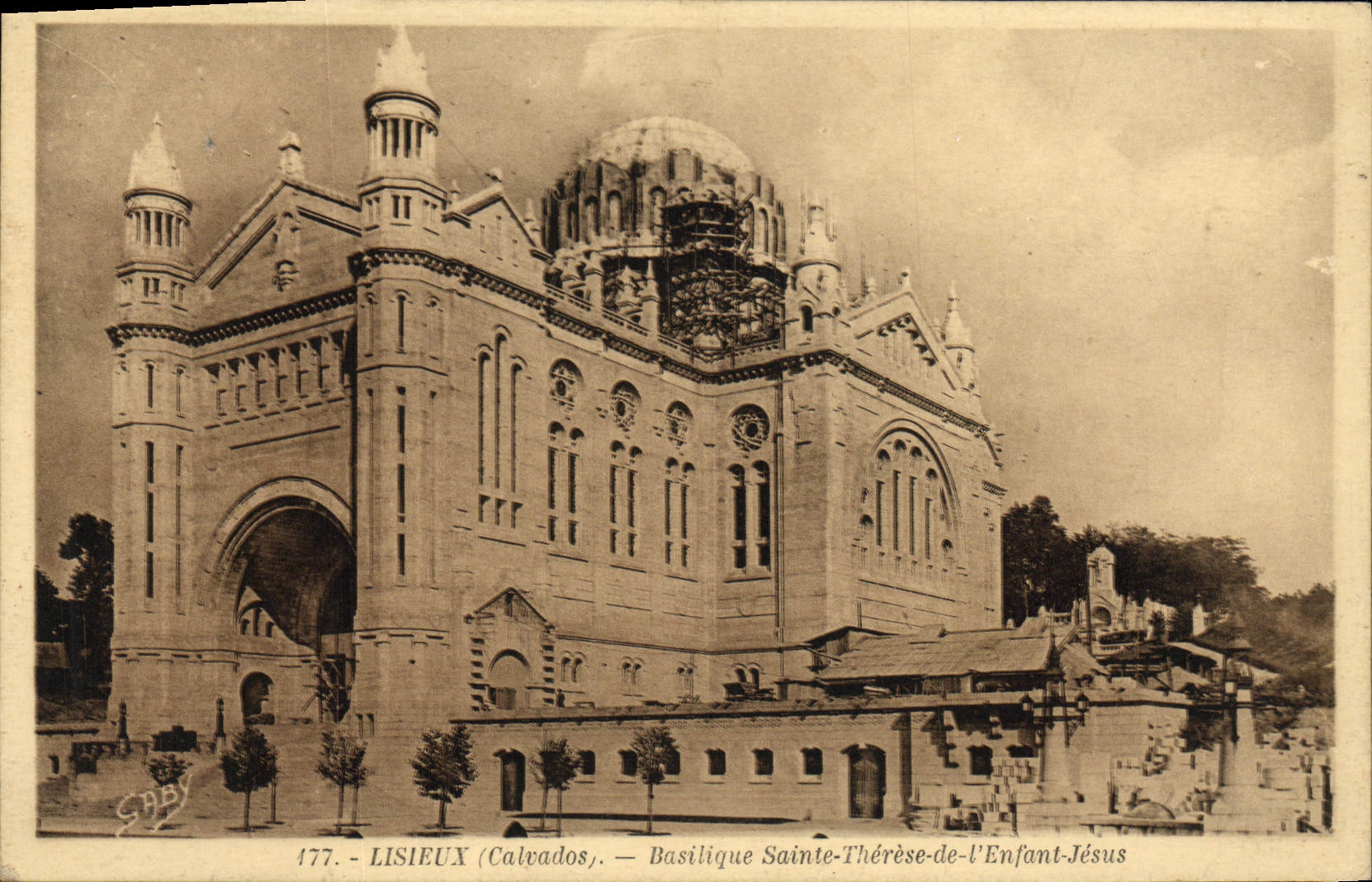 Lisieux (Calvados) — Basilique Sainte-Thérèse-de-l'Enfant-Jésus — Éditeur Gaby, n° 177