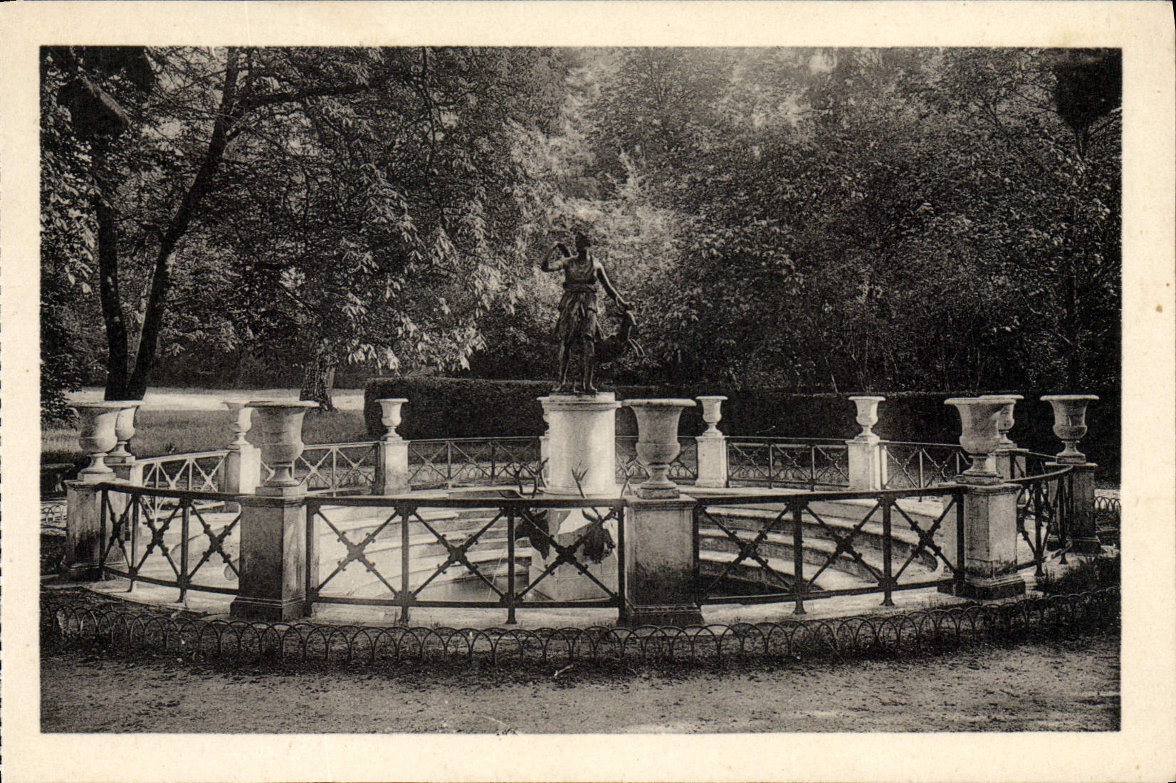 Fontaine de Diane — Château de Fontainebleau — CPAPHIL 45