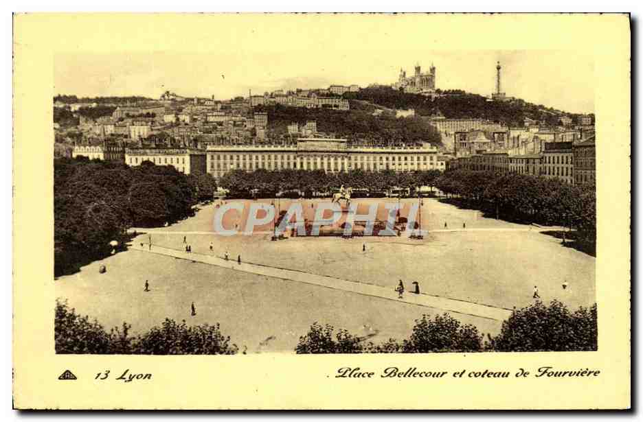 CPM Lyon Place Bellecour Et Coteau De Fourviere