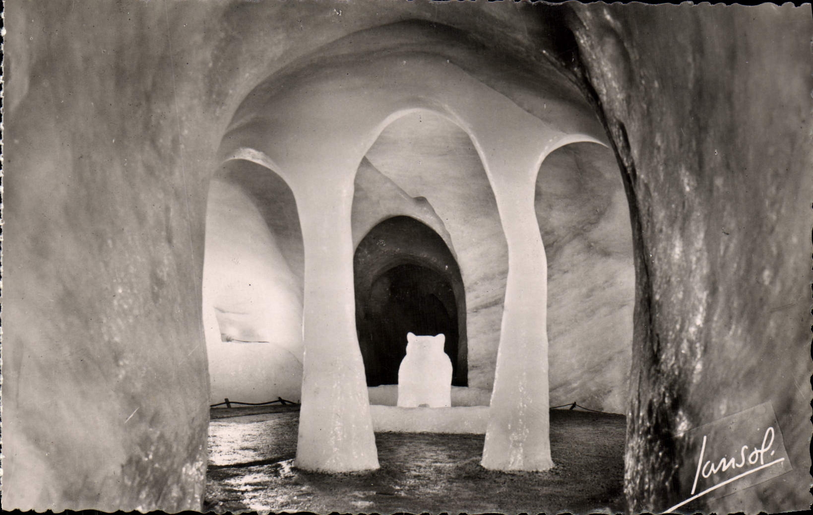 CPM Chamonix Le Montenvers La Grotte De La Mer De Glace L'Ours Gardien De La Grotte Ours