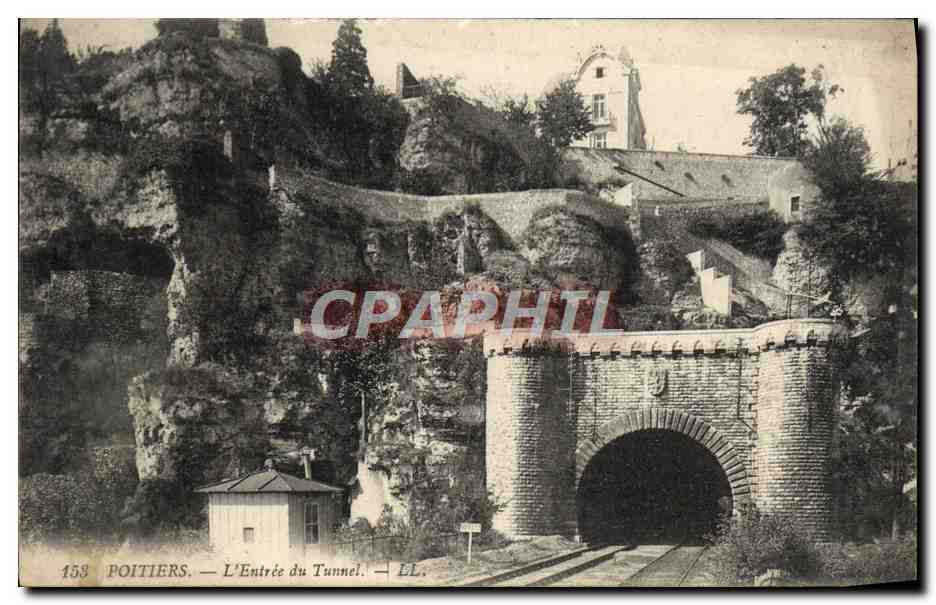 CPA Poitiers L'Entree Du Tunnel