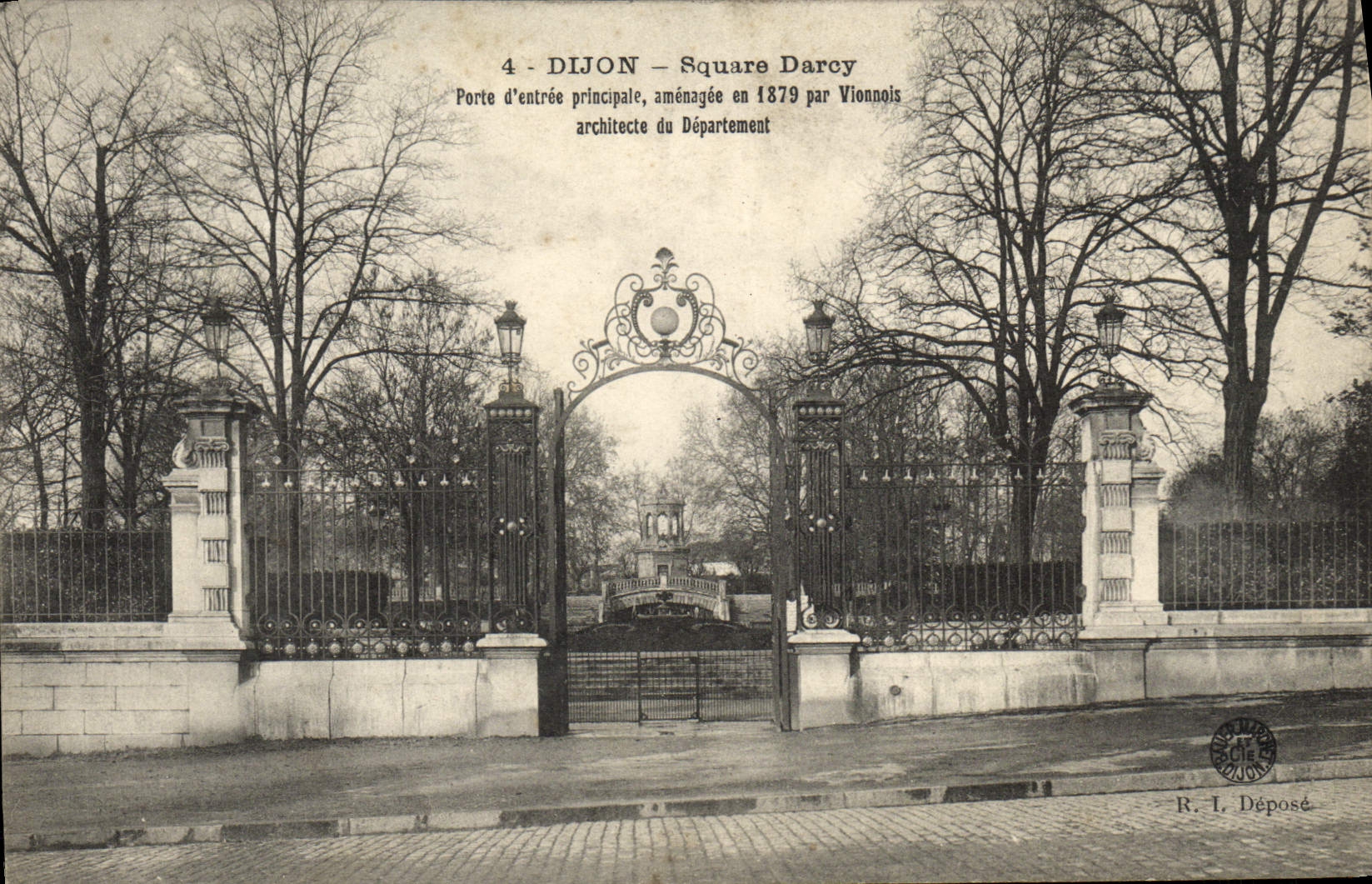 Dijon - Square Darcy — Porte d'entrée principale, aménagée en 1879 par Vionnois, architecte du Département