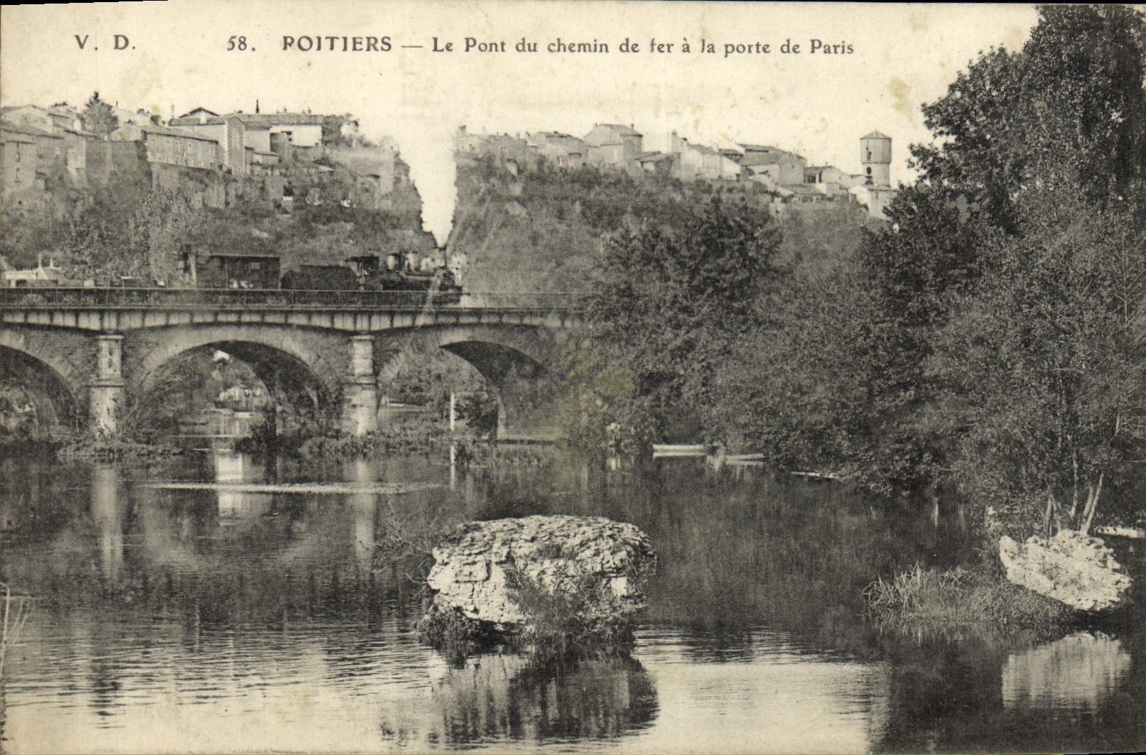 CPA Poitiers Le Pont Du Chemin De Fer A La Porte De Paris Train
