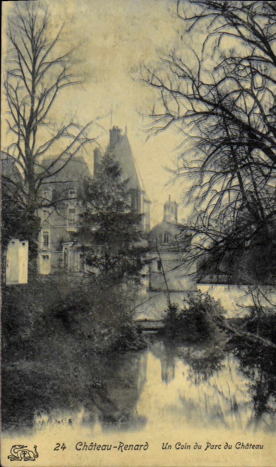 CPA Chateau Renard Un Coin Du Parc Du Chateau