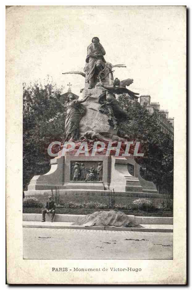 CPA Paris Monument De Victor Hugo
