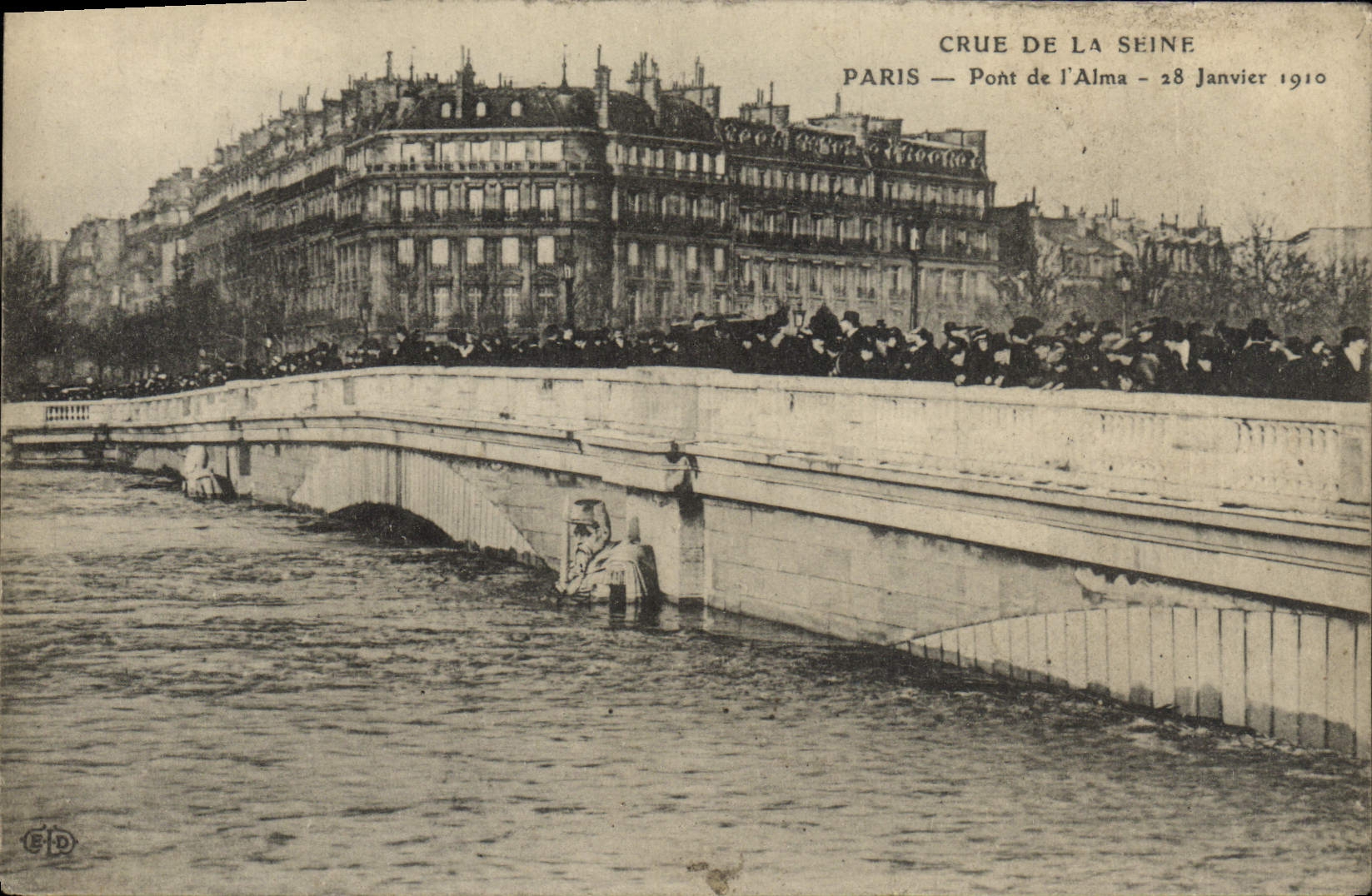CPA Crue De La Seine Paris Pont De l'Alma 28 janvier 1910 Inondations 