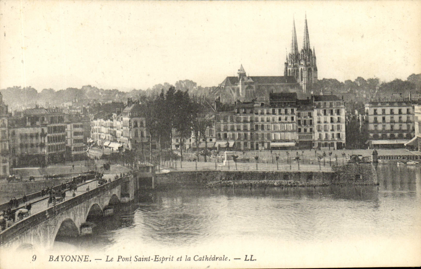 CPA Bayonne Le Pont Saint Esprit Et La Cathedrale