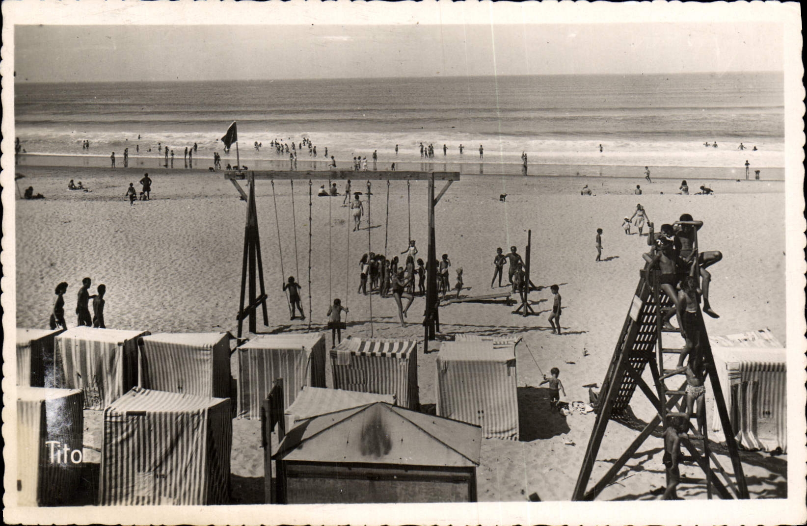 La Plage des Enfants — Lacanau — M. Beriaud, photographe