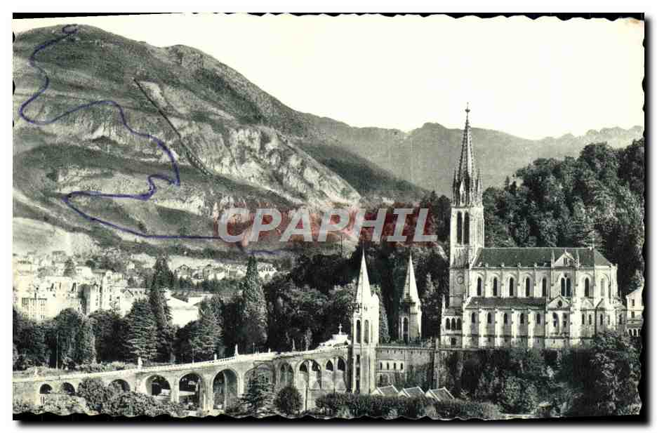 CPM Lourdes La Basilique Vue De Cote Et Les Pyrenees 