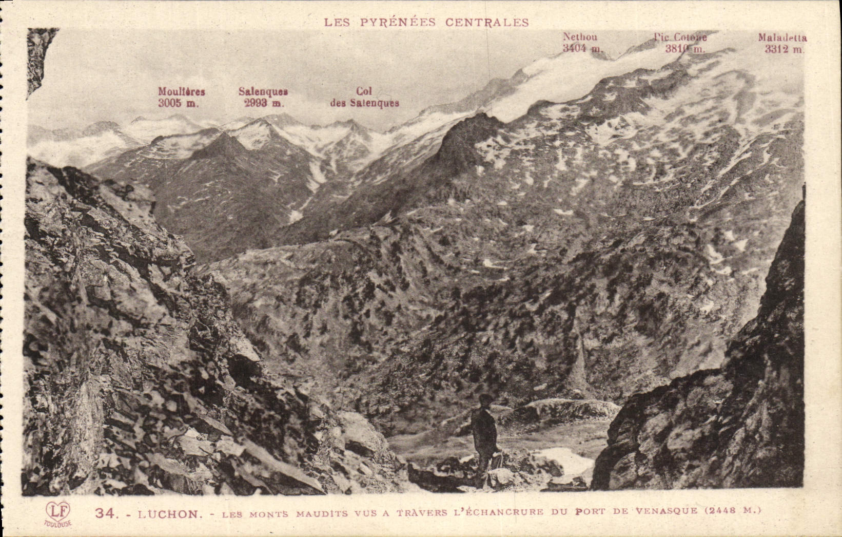 Les monts maudits vus à travers l'échancrure du Port de Venasque — Luchon — Les Pyrénées Centrales