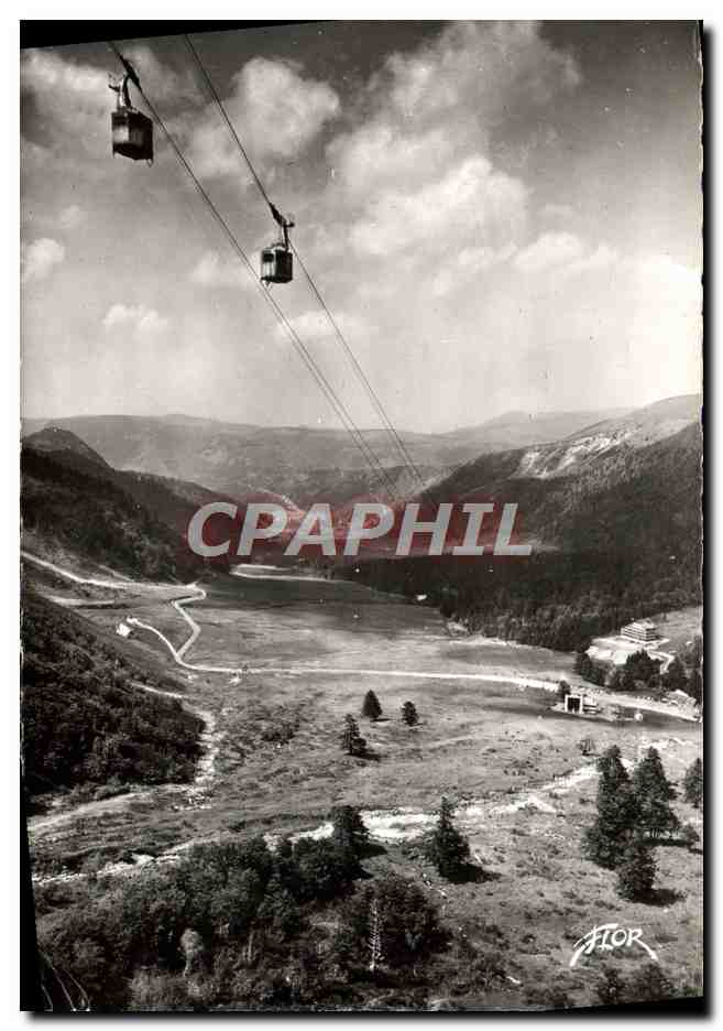 Vue aérienne du téléphérique — Le Puy de Dôme — Édition Artisane Maître Carrère
