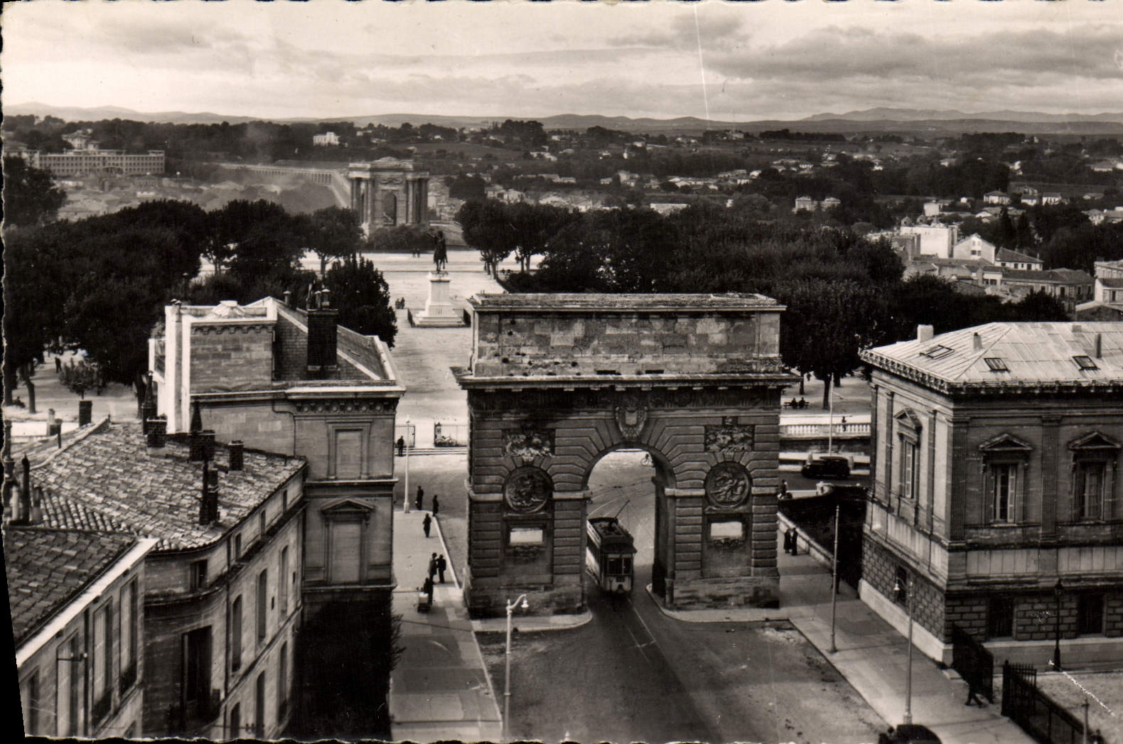 Montpellier - L'Arc de Triomphe, le Peyrou et dans la Cité Universitaire