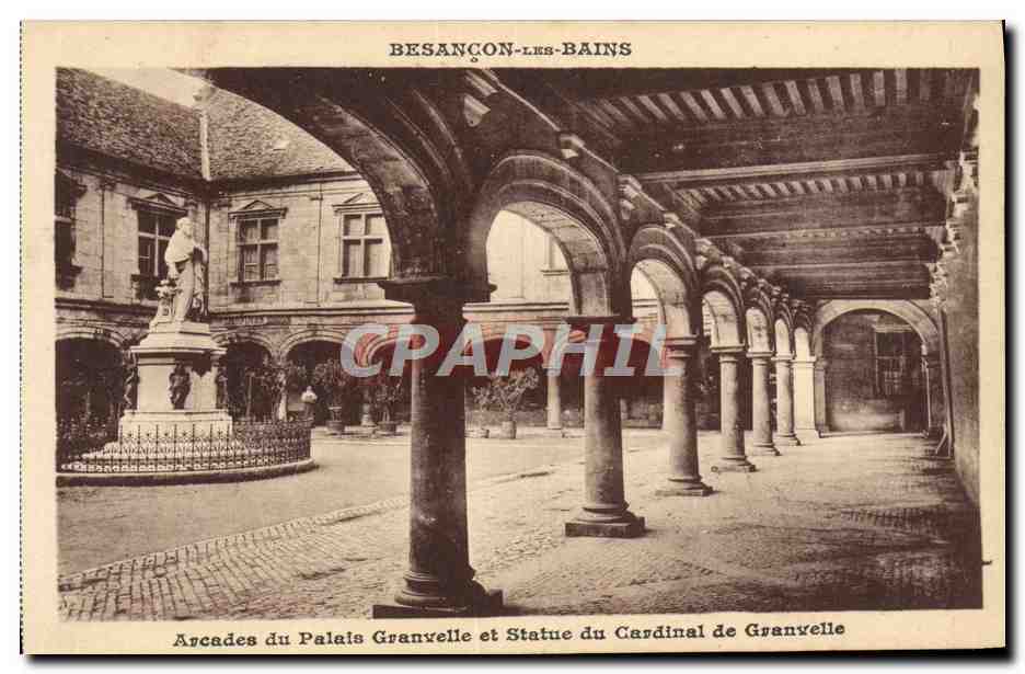 Arcades du Palais Granvelle et Statue du Cardinal de Granvelle — Besançon-Les-Bains