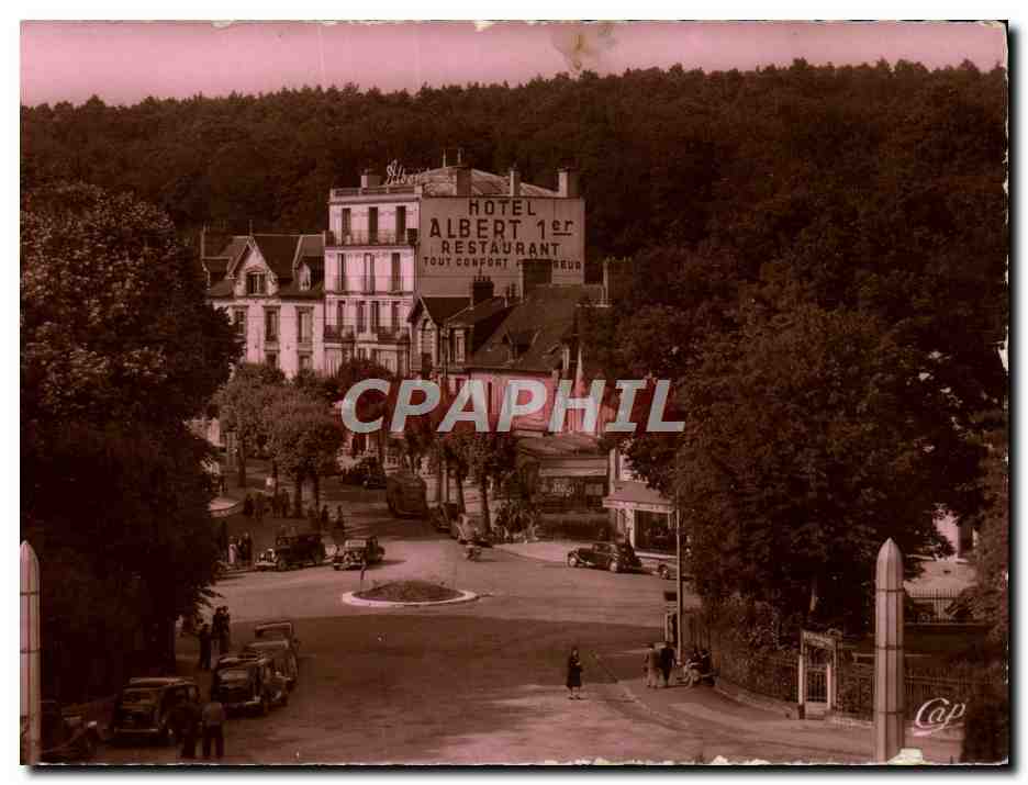 CPM Bagnoles De L'Orne Place de la Republique et avenue de la gare