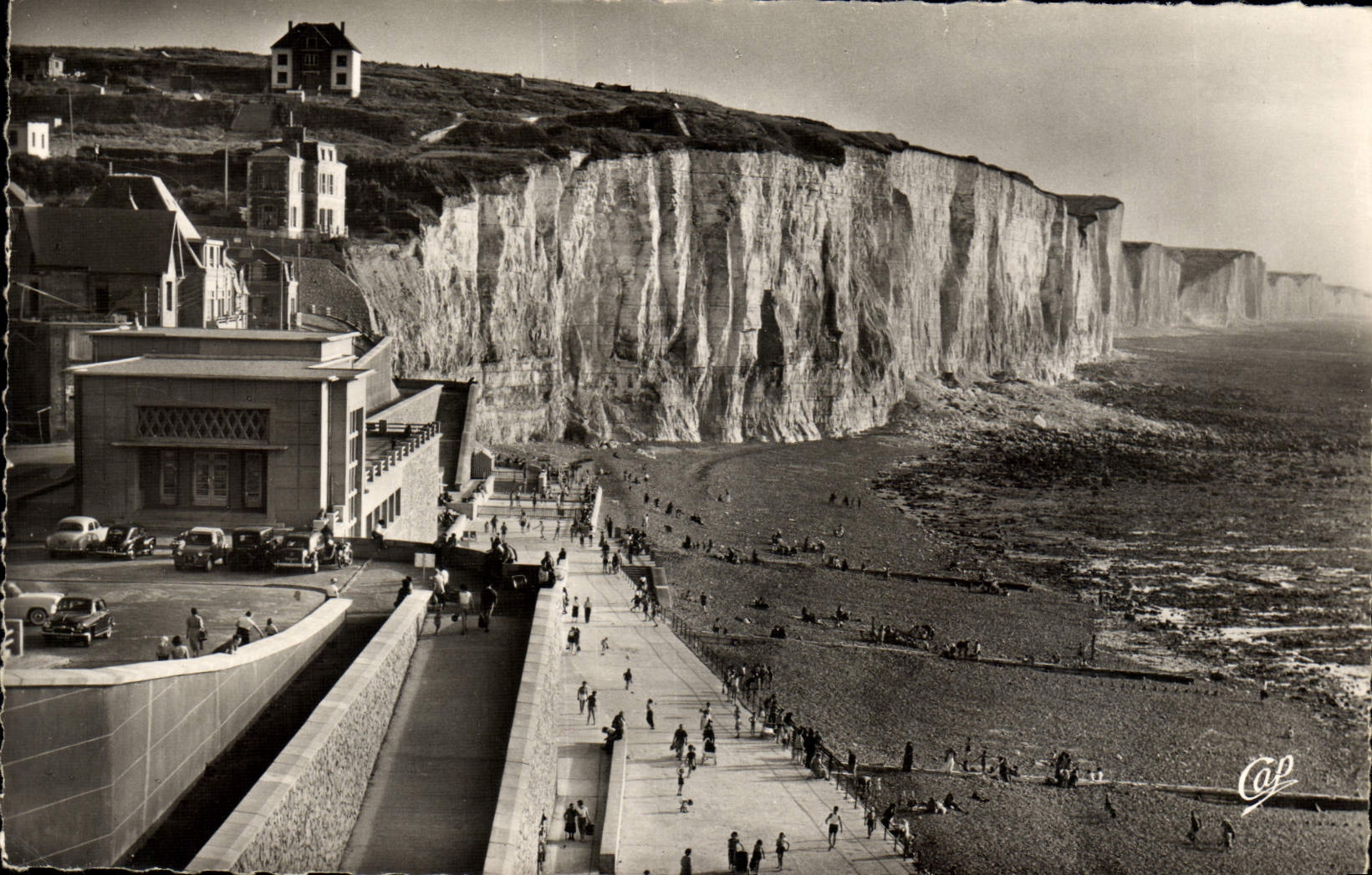 CPM Ault Le Casino et les falaises