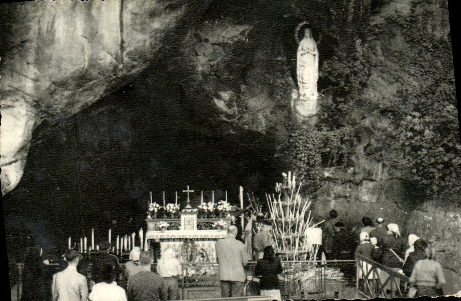 CPM Lourdes La Grotte Miraculeuse