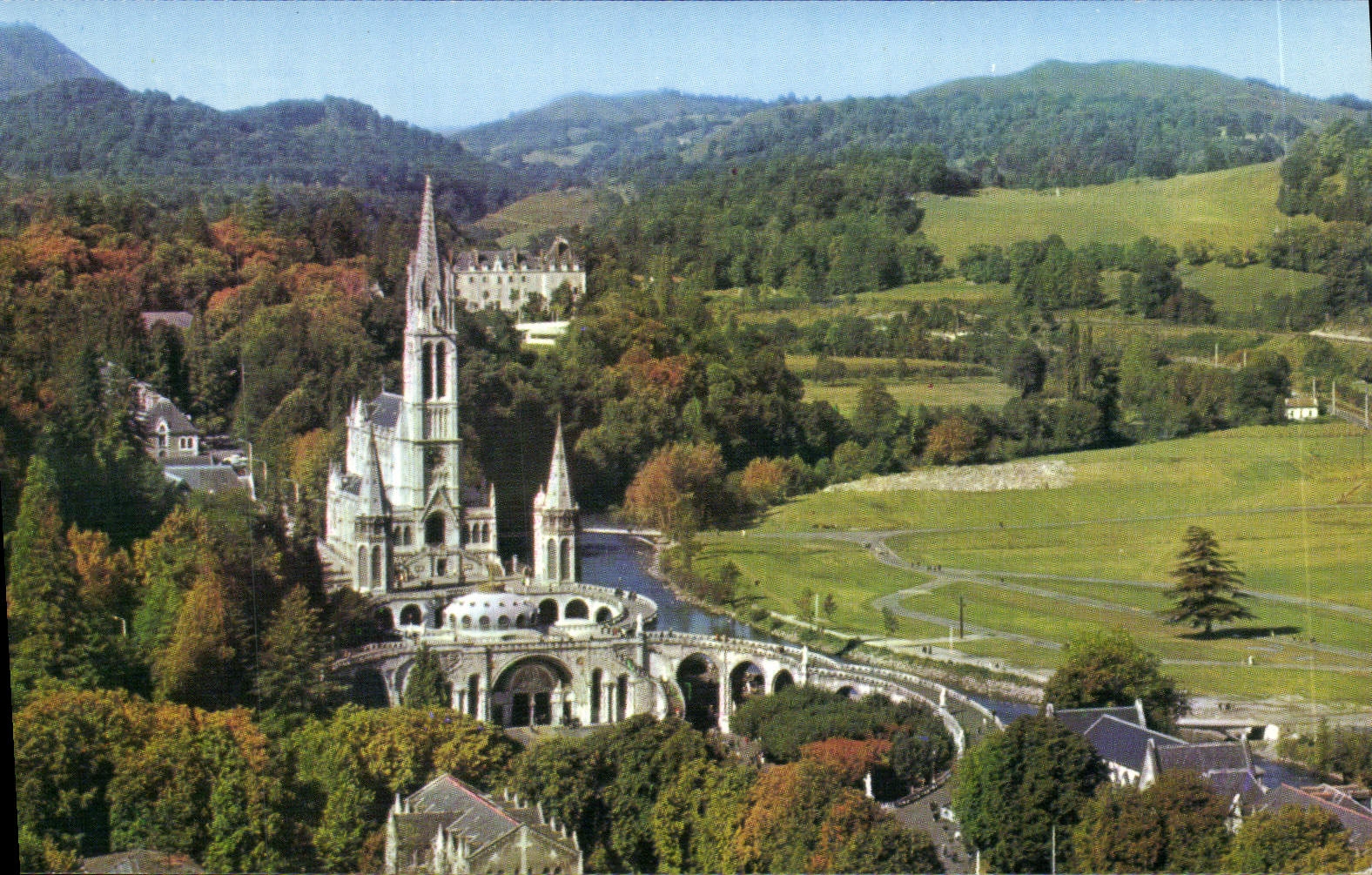 CPM Lourdes La Basilique Vue Du Chateau Fort