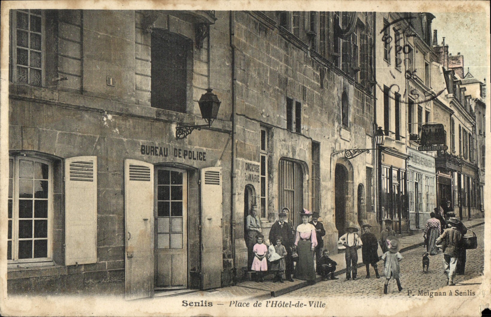 CPA Senlis Place de L'Hotel de Ville Bureau de Police