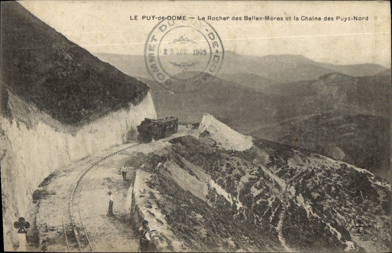 Le Puy-de-Dôme — Le Rocher des Belles-Mères et la Chaîne des Puyss-Nord — Éditeur Sommet du Puy-de-Dôme, n° de série non visible