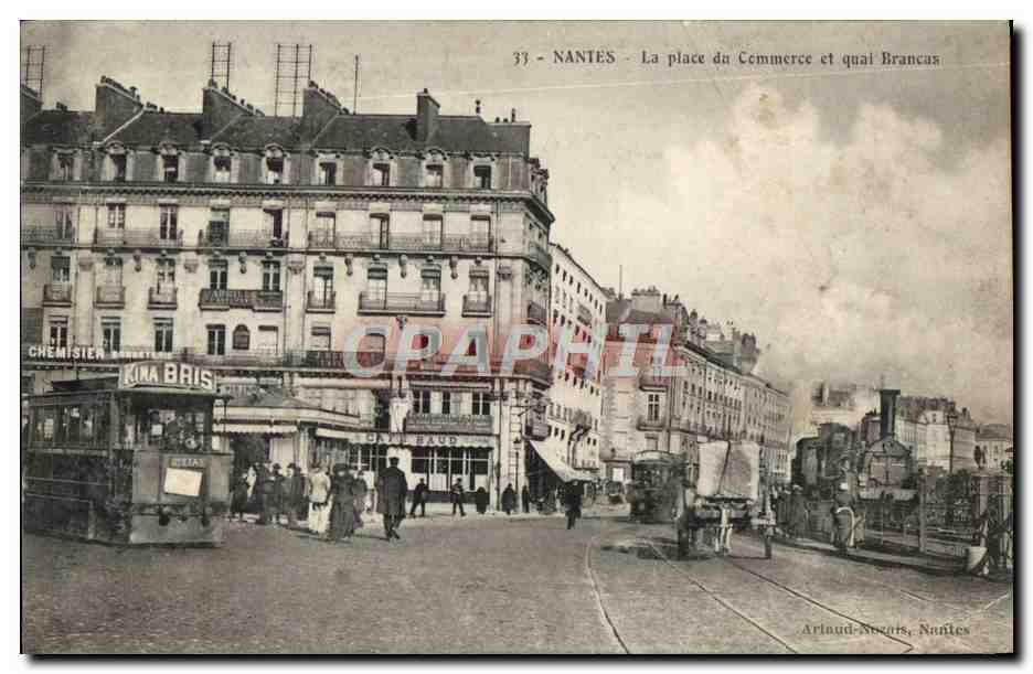 CPA Nantes La Place du Commerce et Quai Brancas Tramway Train