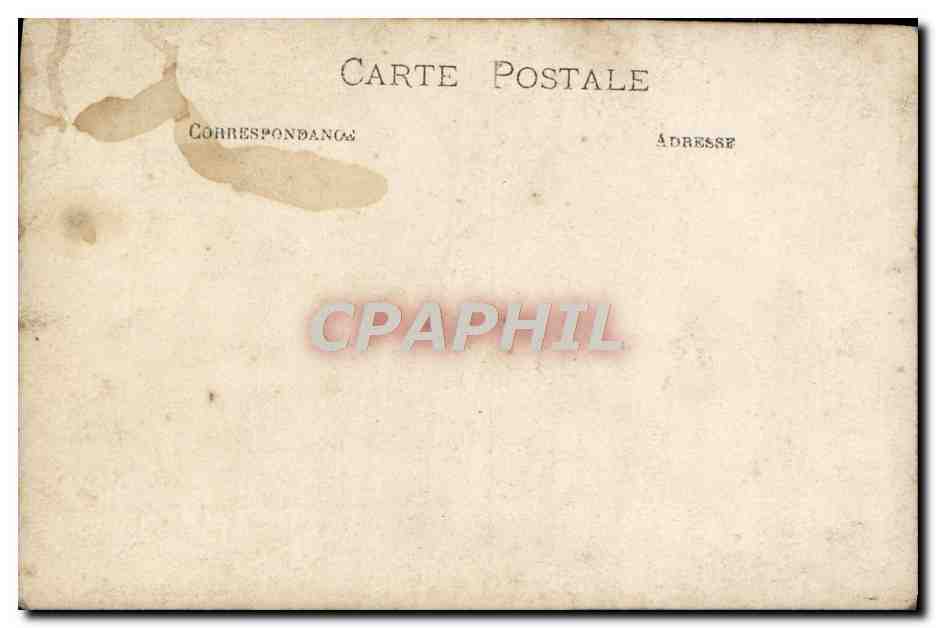 Femme en manteau et fourrure — parc boisé — sans éditeur ni numéro visible — Back