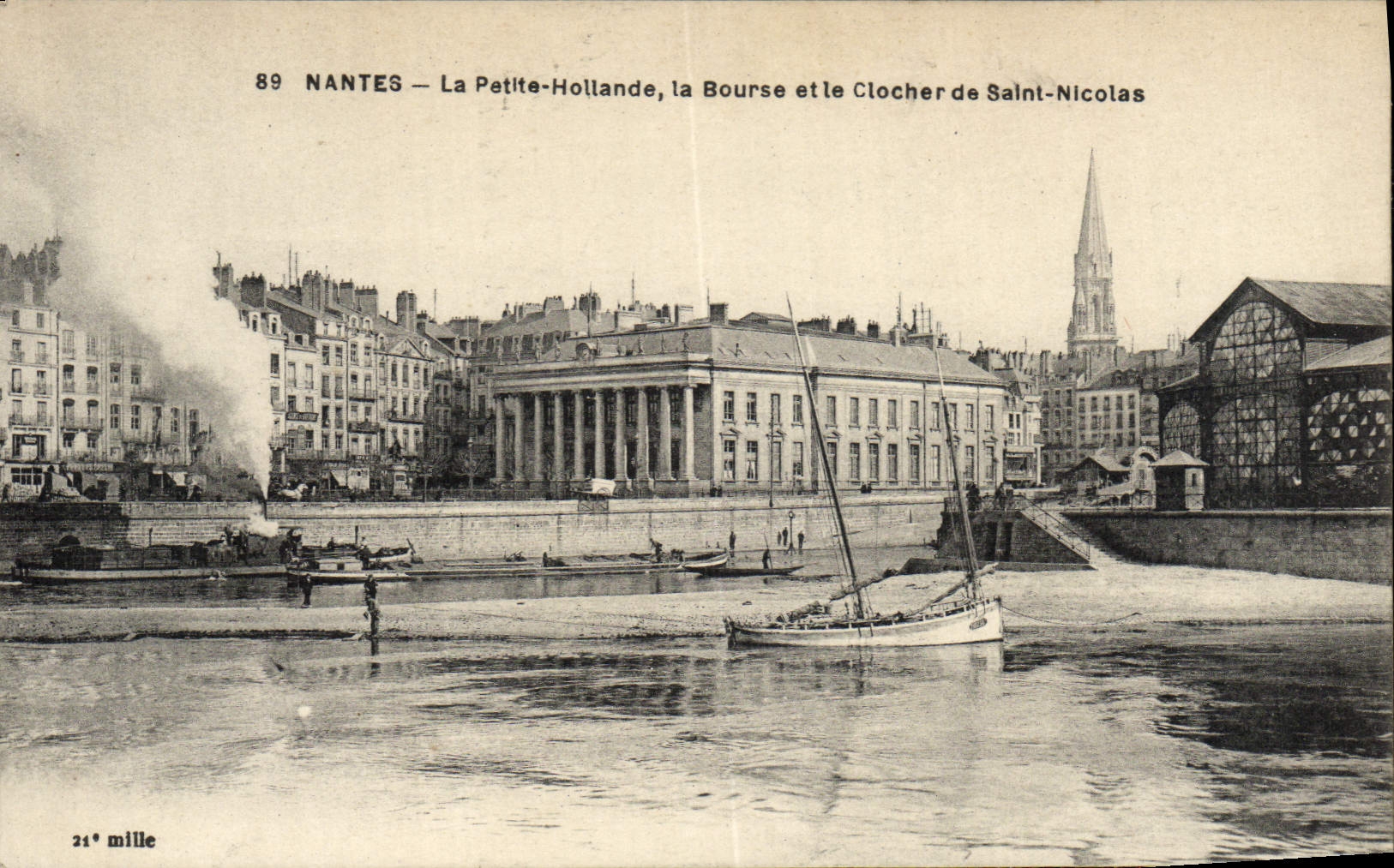 CPA Nantes La Petite Hollande la Bourse et le Clocher de Saint Nicolas Bateau 